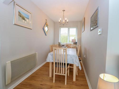 Sea View Lowestoft - image 2