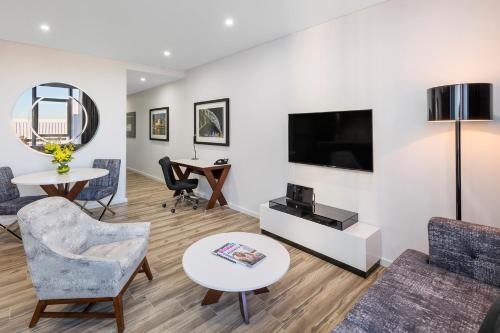 Meriton Suites Mascot Central - main image