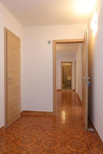 Apartments with a parking space Split - 11518