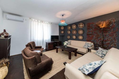Three-Bedroom Holiday Home  image 8