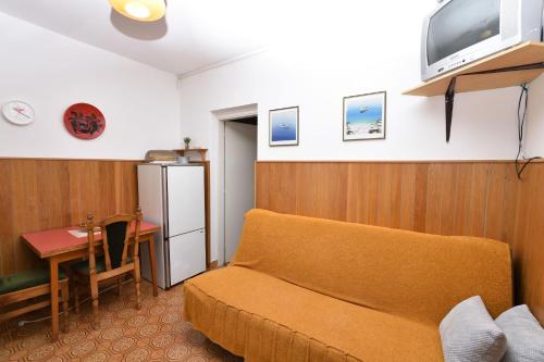 One-Bedroom Apartment image 4