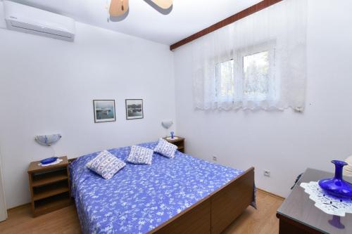 One-Bedroom Apartment image 3
