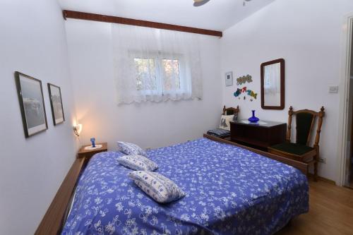 One-Bedroom Apartment image 2