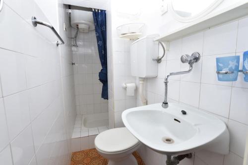 One-Bedroom Apartment image 1