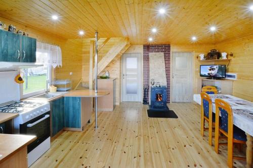 virtuve, Large holiday home with a lake view in Krag (West Pomeranian)