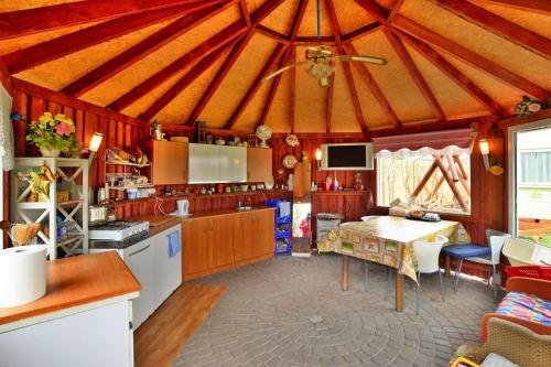 Iekārtas, Large holiday home with a lake view in Krag (West Pomeranian)