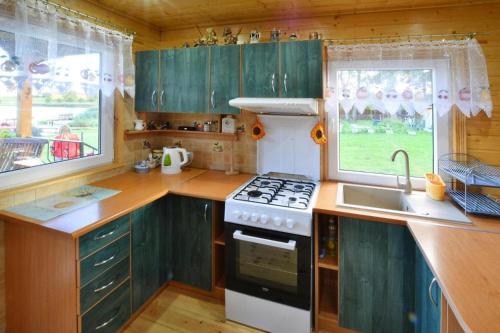 virtuve, Large holiday home with a lake view in Krag (West Pomeranian)