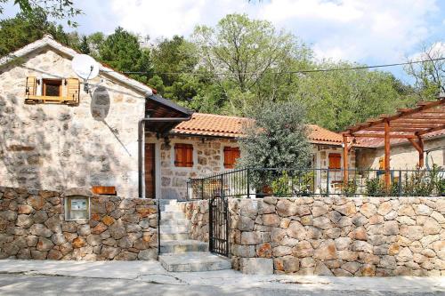 Holiday house Jucinovi Dvori, Starigrad Paklenica with pool - Location saisonnière - Starigrad-Paklenica