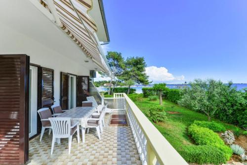 Apartment on Vir Island near Sandy Beaches, Вир (фото 2)
