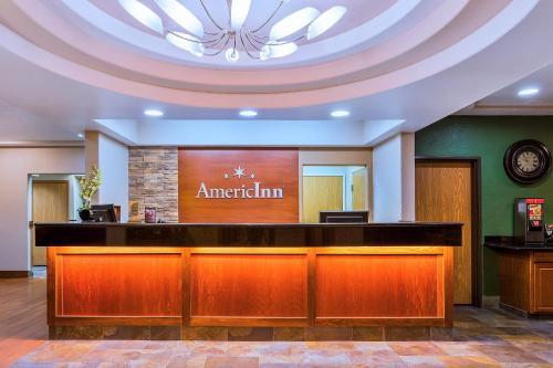 ล็อบบี้, อเมริกอินน์ บาย วินด์แฮม เดอมอยน์ แอร์พอร์ต (AmericInn by Wyndham Des Moines Airport) in เดสโมนส์ (IA)