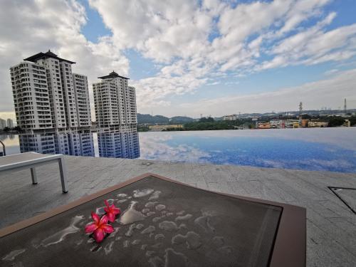 Astetica Residences The Mines *New* 3BR WiFi Netflix