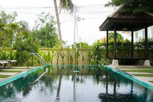 Phatong cozy pool villa