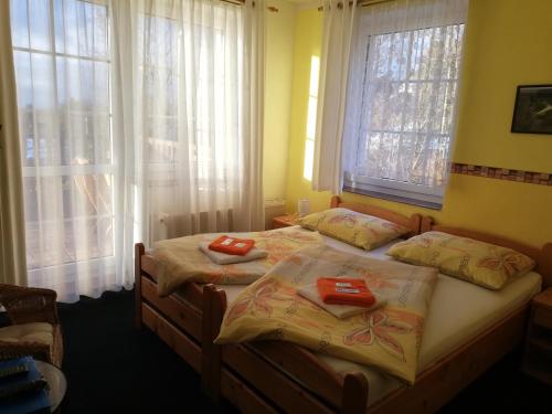 1 queen bed