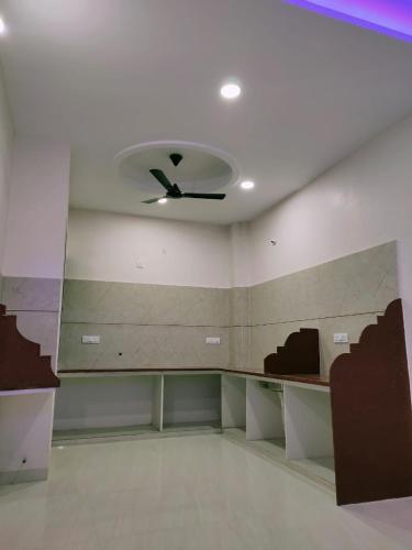 Guest house in mahalaxminagar