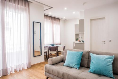 A23 Premium suite with balcony near Parthenon, Athen