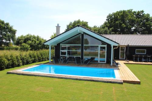 Ferienhaus mit Pool und Sauna am Dümmer See, Dümmer