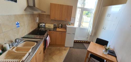 kök, Parterre Holiday Apartments in Södra Sandown