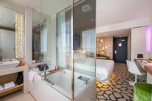 room detail thumbnail 2