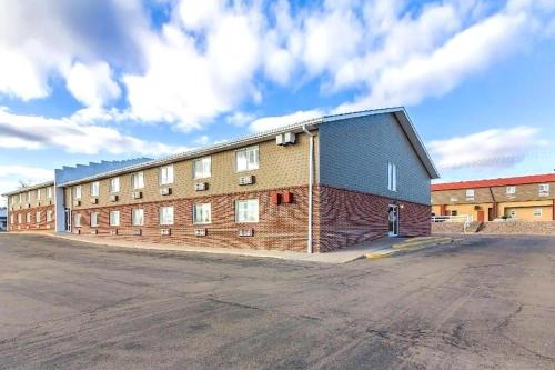 Sky-Palace Inn & Suites McCook