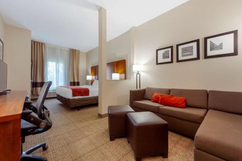 King Suite with Sofa Bed - Non-Smoking