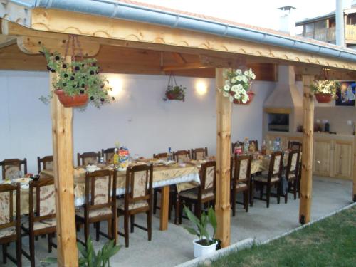 Karadzhovy Guest House in Kalofer