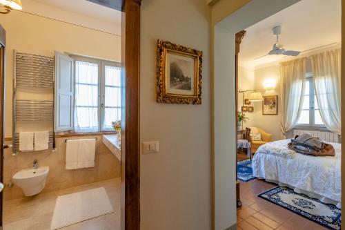 Double Room with Balcony image 1