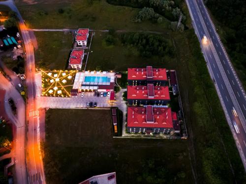 Ucar Royal - image 4