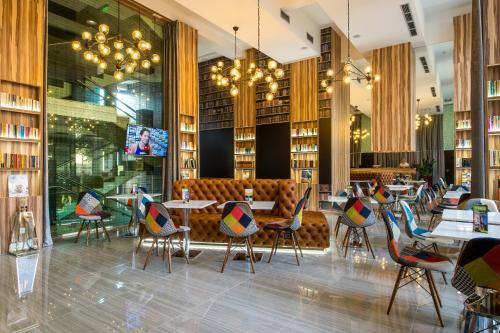 Empfangshalle, Science Hotel in Szeged