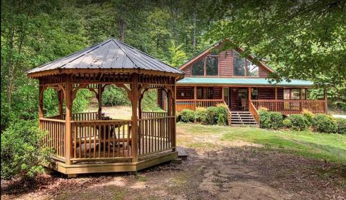 Sweet Seclusion, Hot Tub, Air Hockey, WIFI, 685 FREE tickets each paid day image