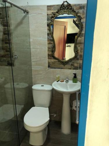 HABITACION PRIVADA CON TV, INTERNET Y EXCELENTE UBICACION