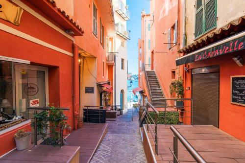 ON VILLEFRANCHE BAY - image 9