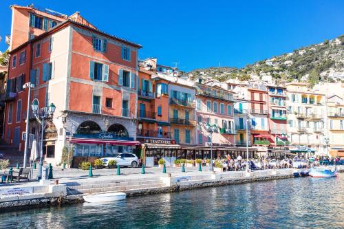 ON VILLEFRANCHE BAY - AP3040 by Riviera Holiday Homes - Location saisonnière - Villefranche-sur-Mer