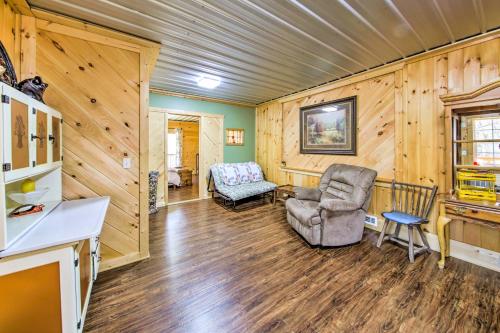 Pet-Friendly Ellijay Escape with Yard and Grill! in Colima, USA