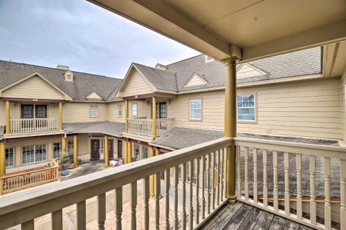 Apt with Balconies - Steps to Kemah Boardwalk!