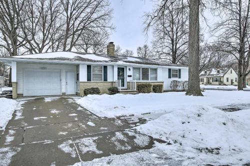 Green Bay Home 3 Blocks to Lambeau Field! in Green Bay, USA