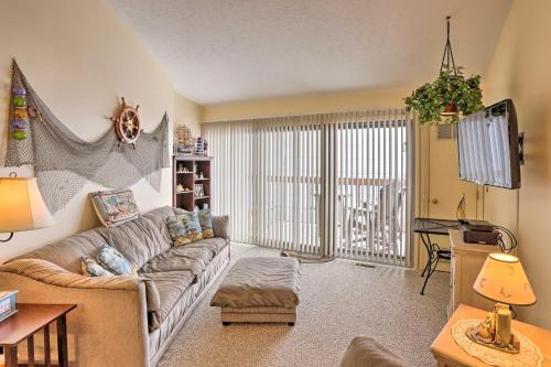 Walkable Condo with Balcony, Dock and Pool Access - Apartment - Port Clinton