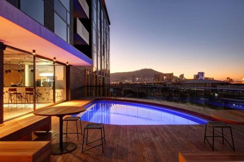 Бассейн , WEX1 Private Apartments by Perch Stays in Кейптаун