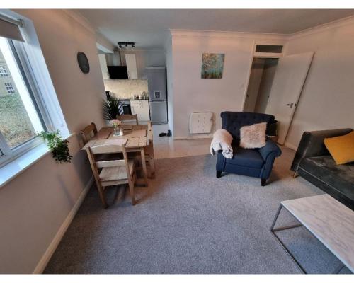 Canal Side Retreat - 2 Bedroom Apartment