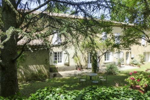 holiday home, Pont-Saint-Esprit