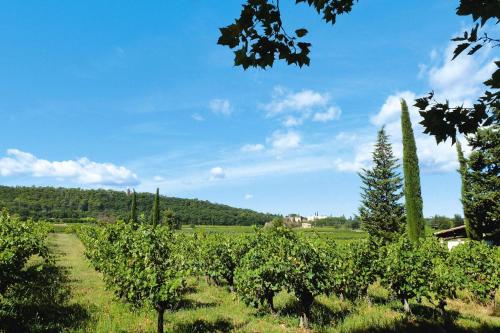 holiday home, Pont-Saint-Esprit