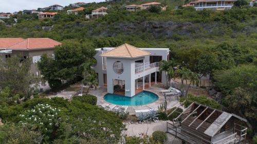 Úszómedence, Coral Estate Villa 19 - architectural eye-catcher with private pool in Willibrordus