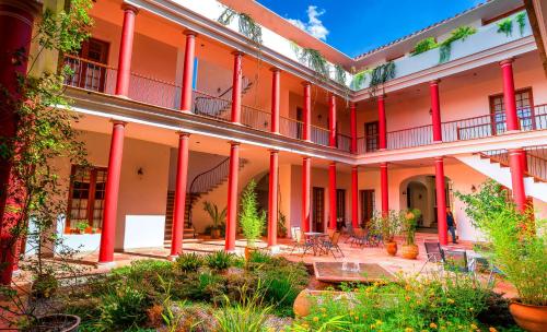 Buitenkant, Villa Antigua Hotel in Sucre City Center