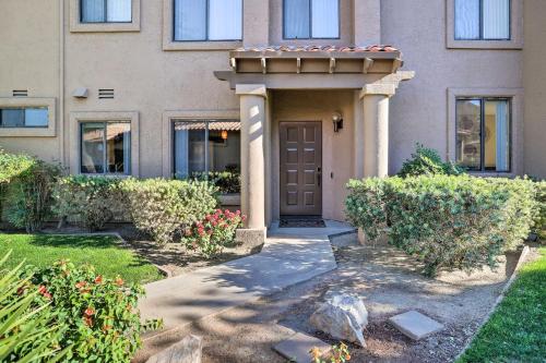 Palm Desert Condo with Mtn Views and Pool Access!