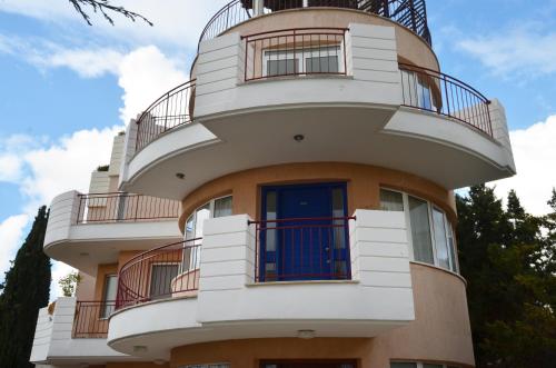 Mia's Cove Mia's Cove