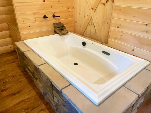Treehouse #8 by Amish Country Lodging - image 7