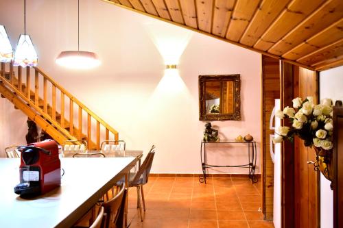 ศูนย์ธุรกิจ, אוויר הרים in มาอาลอท์ ทาร์ชิฮา