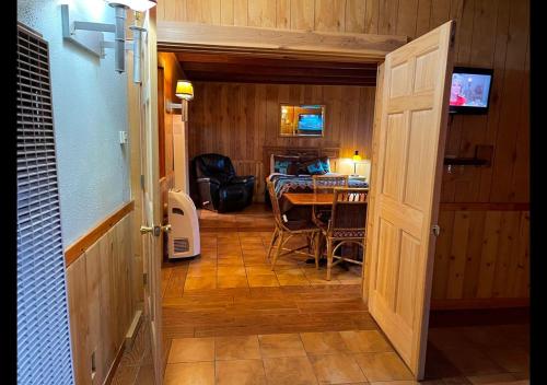 West Winds Lodge & Condos - image 10