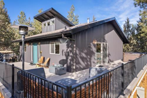 Pet Friendly Pine Knoll Home - image 13
