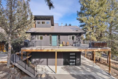 Pet Friendly Pine Knoll Home - image 2