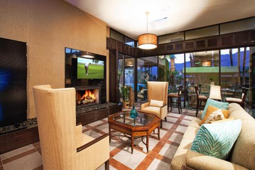 Shared lounge/TV area, Desert Isle of Palm Springs   in Palm Springs (CA)